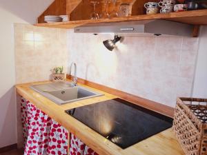 Kuchyň nebo kuchyňský kout v ubytování Agriturismo e Glamping Serraiola Alta