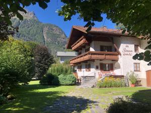 Nespecifikovaný výhled na hory nebo výhled na hory při pohledu z bed and breakfast