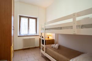 a bedroom with two bunk beds and a window at Il Giardino delle Tre Veneri in Barzio