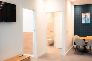 a living room with a table and a dining room at Matt-Claire apartamentos in Valladolid