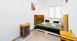 a bedroom with a bed and a window at Apartment Step-Free in Świeradów-Zdrój