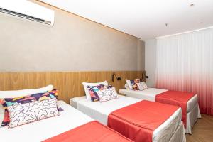 Postel nebo postele na pokoji v ubytování Hotel Astoria Ipanema - antigo Mar Ipanema