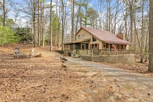 a log cabin in the middle of a forest at Bear Hug Lodge in Ellijay