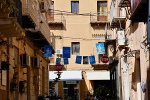 an alley with two stop signs in a city at Doma Centro 4 in Gela