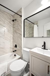 Phòng tắm tại Folliday Inn- The Coronado- Room 11 +31 ảnh