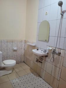 Bilik mandi di BahEJ House