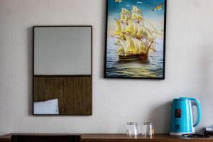 Příslušenství pro přípravu čaje a kávy v ubytování Airy Nest Hotel