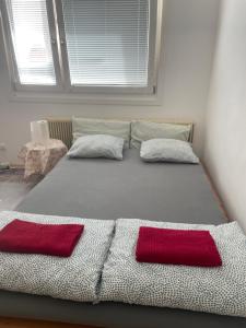 Postel nebo postele na pokoji v ubytování Rooftop Rooms Central