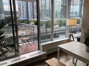 Χώρος καθιστικού στο Downtown Apartment +3 φωτογραφίες