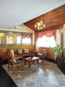 Uma área de estar em Hotel Rio Penedo