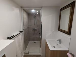 Ένα μπάνιο στο Maisonnette plein centre bourg