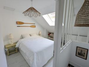 Ένα ή περισσότερα κρεβάτια σε δωμάτιο στο Maisonnette plein centre bourg