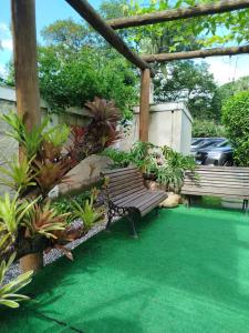 Um jardim em Hotel Rio Penedo