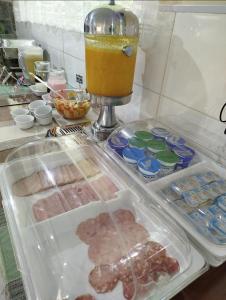 Comida no hotel ou em algum lugar perto