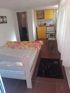 a small bedroom with a bed and a kitchen at Marko Apartment in Sutomore