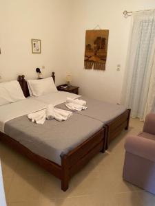 a bedroom with a bed with towels on it at Jie's House in Countryside in Plaka
