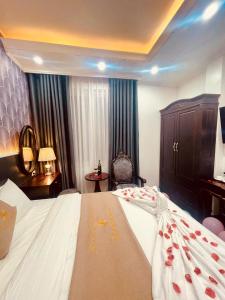 Postel nebo postele na pokoji v ubytování Majestik Hotel