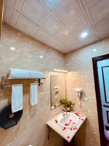 Koupelna v ubytování Majestik Hotel