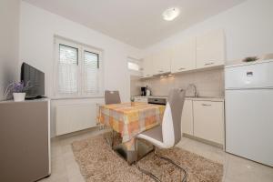 Kuchyňa alebo kuchynka v ubytovaní Apartments Mar