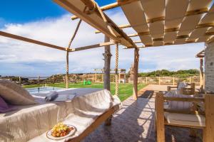 Μπαλκόνι ή βεράντα στο Chainteris Villas, Vast Views, By ThinkVilla