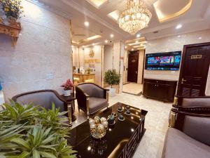 TV a/nebo společenská místnost v ubytování Majestik Hotel