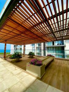 Μπαλκόνι ή βεράντα στο Lujoso con terraza, vista al mar y reserva natural +39 φωτογραφίες