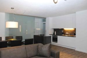 Kuchyň nebo kuchyňský kout v ubytování Arnsteiner Apartments