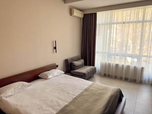 Voodi või voodid majutusasutuse Komilfo Hotel toas