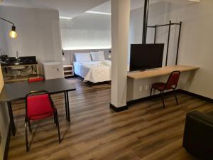 TV a/nebo společenská místnost v ubytování Panorama Hotel