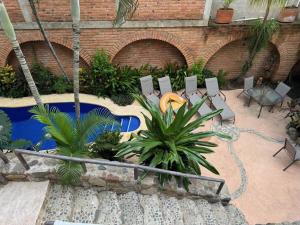 Πισίνα στο ή κοντά στο Sol - Casa MoJo's charming 1BR, kitchen, pool