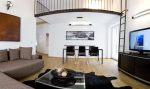 TV a/nebo společenská místnost v ubytování Arnsteiner Apartments