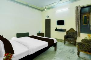 TV a/nebo společenská místnost v ubytování Super Hotel O Sikar Road Jaipur Formerly Garg Niwas
