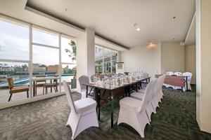 Restaurace v ubytování Whiz Prime Hotel Hasanuddin Makassar