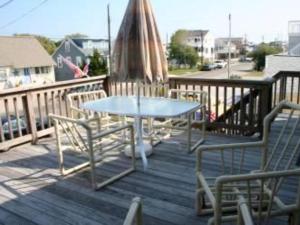 Rõdu või terrass majutusasutuses Single Family, Ship Bottom, Bayside, Deck, Private Yard, Wifi, High Speed Internet, Central Air, Ship Bottom Bay Side Raised Ranch, 2 Decks Close To,