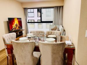 Χώρος καθιστικού στο Amplia habitación con baño propio en Centro de Lima