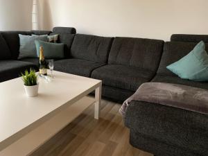 a living room with a couch and a white coffee table at Ferienwohnung Rhönauszeit in Stockheim