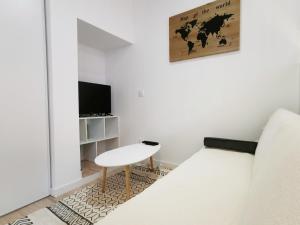 a room with a bed and a table and a tv at Nuit étoilée in Moissac
