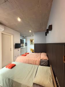 Postel nebo postele na pokoji v ubytování Paceville - 3B - Cozy Studio, Ideal for Couples + 12 fotografií