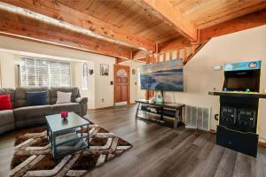 Khu vực ghế ngồi tại The Peter Pan Hideout with BBQ and Large Backyard