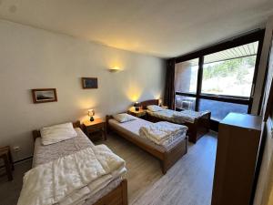Posteľ alebo postele v izbe v ubytovaní Résidence Les Aloubiers - TROIS PIECES PIED DES PISTES VILLARD DE LANS MAE-3904