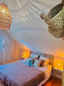 a bedroom with a bed with a ceiling at Grande Villa au vert à 1h de Paris #halloween #seminaire #sejour in Treuzy-Levelay