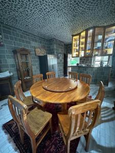 a wooden table and chairs in a room at Bahçeli Taş Villa in Trabzon