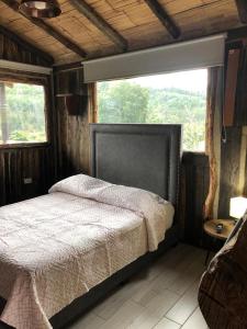 Katil atau katil-katil dalam bilik di Cabañas Campestres Monte Verde