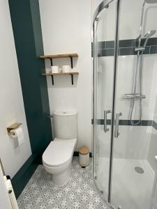 Et badeværelse på Appartement centre ville + 10 billeder