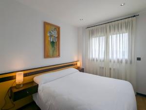 Postel nebo postele na pokoji v ubytování Hotel Apartamento Marouco + 112 fotografií