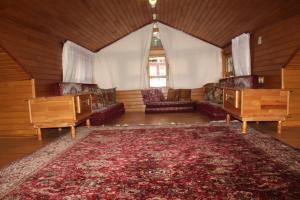 a large living room with couches and a rug at Bahçeli Taş Villa in Trabzon