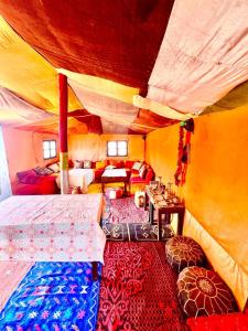 Postel nebo postele na pokoji v ubytování Glamping Under Stars