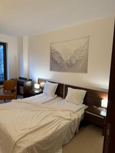 Postel nebo postele na pokoji v ubytování SPA, Ski and Golf all seasons huge apartament near Bansko