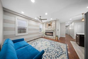 a living room with a blue couch and a fireplace at NYNJ World Cup 26 Fan Zone Queens Kasa Boho Rentals Sleeps 4 persons in Brooklyn Manor