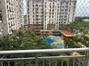 a balcony with a view of a city with tall buildings at Apartamento para COP30 in Ananindeua